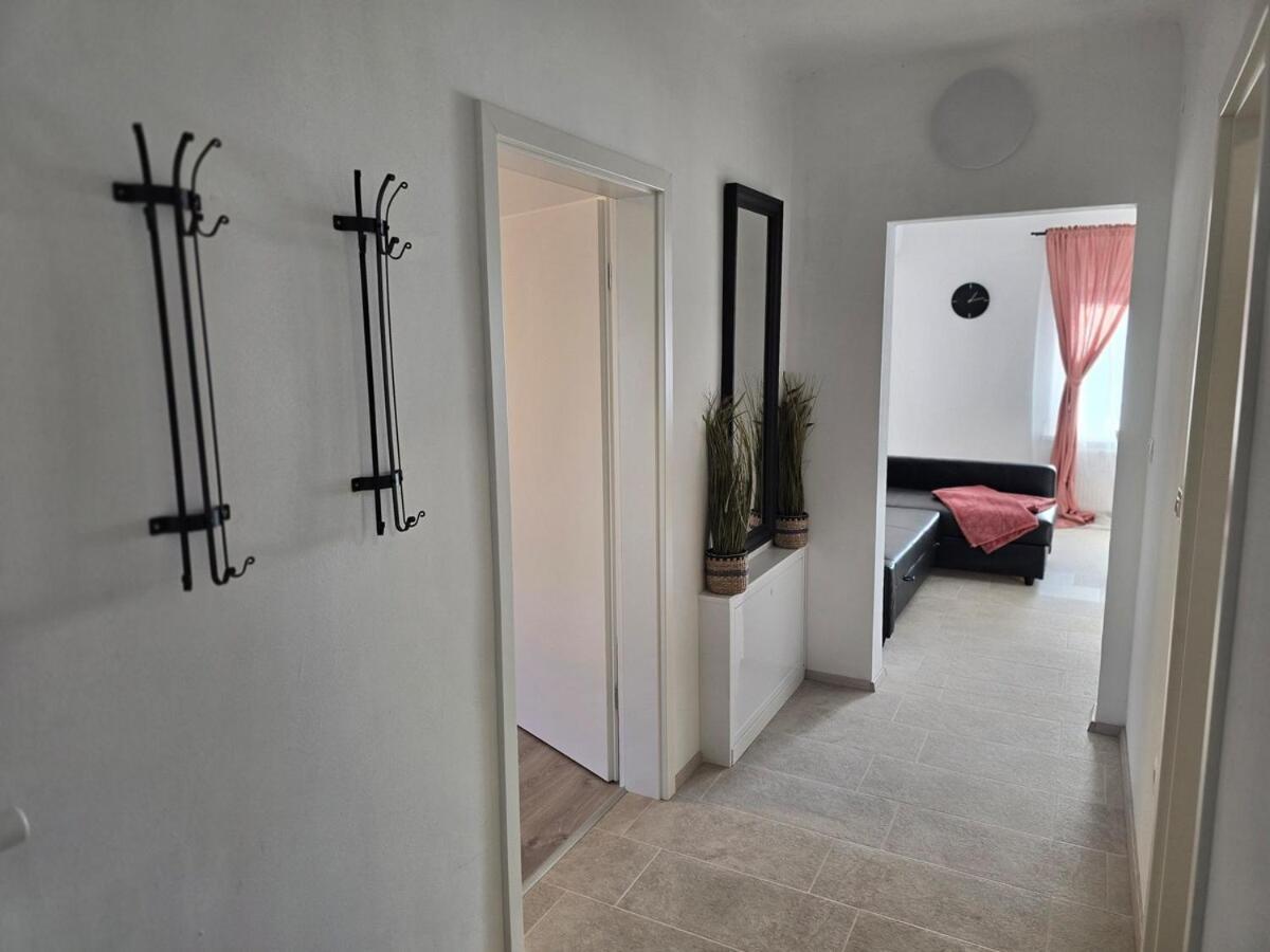 Barje Ii, Bright&sunny, Private Parking Apartment